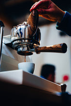 Load image into Gallery viewer, Coffee IsaBee Veludo - Omni
